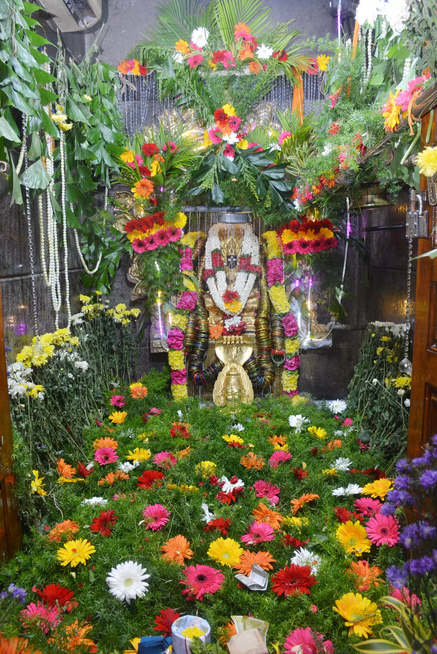 அம்மன் கோவில்களில் சிறப்பு பூஜை அம்மன் கோவில்களில் சிறப்பு பூஜை