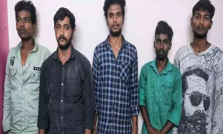 கஞ்சா விற்ற 5 வாலிபர்கள் கைது; 40 கிலோ பறிமுதல் கஞ்சா விற்ற 5 வாலிபர்கள் கைது; 40 கிலோ பறிமுதல்