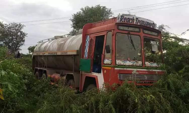 டேங்கர் லாரியில் இறந்தநிலையில் இருந்த டிரைவர்