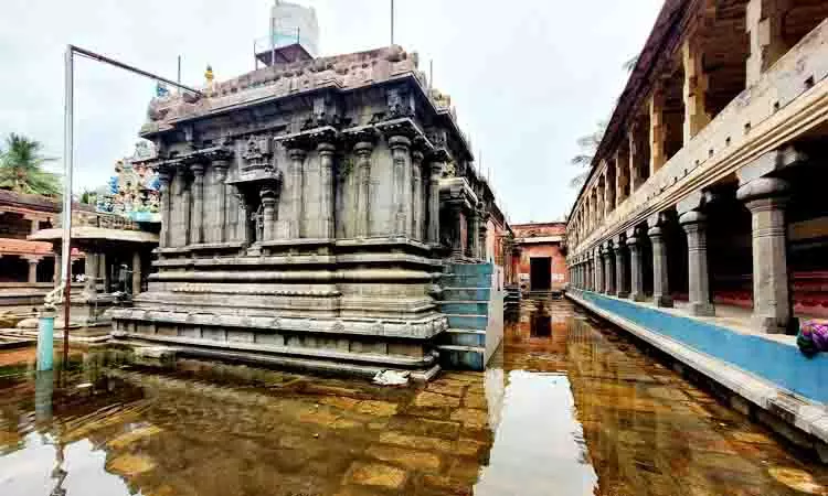 கொள்ளிடம் தண்ணீர், வைத்தியநாத சுவாமி கோவிலுக்குள் புகுந்தது