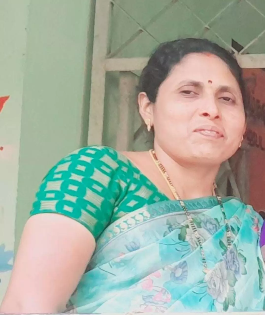 டிராக்டர் மோதி பள்ளி ஆசிரியை பலி டிராக்டர் மோதி பள்ளி ஆசிரியை பலி