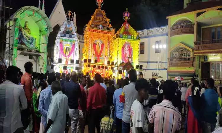 பரிசுத்த அதிசய பனிமாதா ஆலய தேர் பவனி பரிசுத்த அதிசய பனிமாதா ஆலய தேர் பவனி