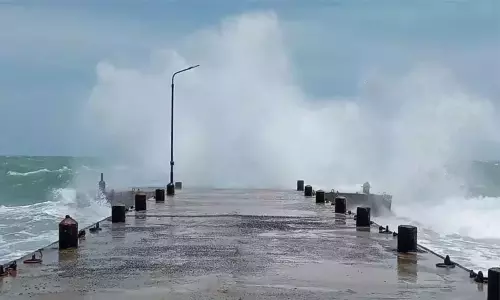 ராமேஸ்வரம் மீனவர்கள் கடலுக்கு செல்லத் தடை ராமேஸ்வரம் மீனவர்கள் கடலுக்கு செல்லத் தடை