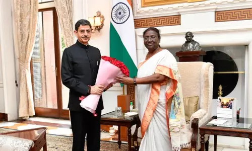 ஜனாதிபதி திரவுபதி முர்முவுடன் தமிழ்நாடு கவர்னர் ஆர்.என்.ரவி சந்திப்பு ஜனாதிபதி திரவுபதி முர்முவுடன் தமிழ்நாடு கவர்னர் ஆர்.என்.ரவி சந்திப்பு