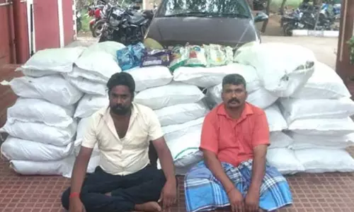 பெங்களூரில் இருந்து காரில் கடத்தி வரப்பட்ட 480 கிலோ குட்கா பறிமுதல் பெங்களூரில் இருந்து காரில் கடத்தி வரப்பட்ட 480 கிலோ குட்கா பறிமுதல்