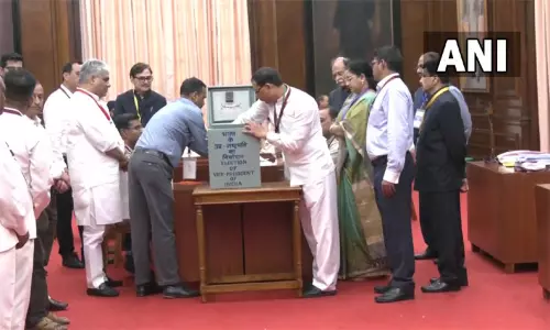 துணை ஜனாதிபதி தேர்தல்: வாக்கு எண்ணிக்கை தொடங்கியது துணை ஜனாதிபதி தேர்தல்: வாக்கு எண்ணிக்கை தொடங்கியது
