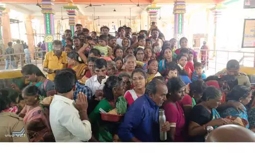 ஆடி மாத 3-வது சனிக்கிழமையையொட்டி குச்சனூர் சுயம்பு சனீஸ்வர பகவான் கோவிலில் பக்தர்கள் சாமி தரிசனம் ஆடி மாத 3-வது சனிக்கிழமையையொட்டி குச்சனூர் சுயம்பு சனீஸ்வர பகவான் கோவிலில் பக்தர்கள் சாமி தரிசனம்