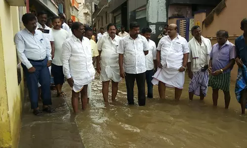 வெள்ளத்தால் பாதிக்கப்பட்ட பகுதிகளை ஜி.கே.மணி ஆய்வு வெள்ளத்தால் பாதிக்கப்பட்ட பகுதிகளை ஜி.கே.மணி ஆய்வு