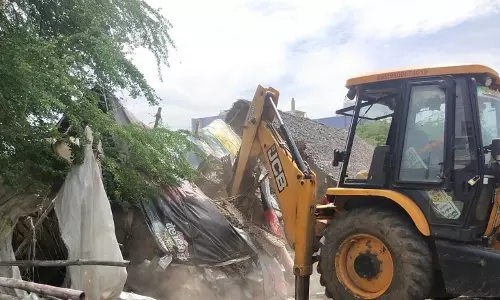 2-வது நாளாக ஆக்கிரமிப்புகள் அகற்றம்