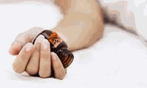 நகராட்சி அலுவலகம் முன்பு விஷம் குடித்த பெண் தூய்மை பணியாளர்