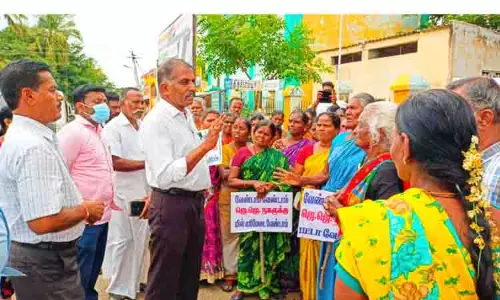 பொன்னமராவதி அருகே மின் மயானம் அமைக்க பொதுமக்கள் எதிர்ப்பு பொன்னமராவதி அருகே மின் மயானம் அமைக்க பொதுமக்கள் எதிர்ப்பு