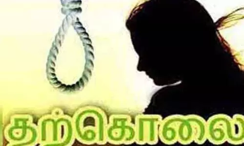 பிறந்த நாளுக்கு தாய், சாக்லெட் வாங்கி கொடுக்க மறுத்ததால் பிளஸ்-1 மாணவி தூக்குப்போட்டு தற்கொலை பிறந்த நாளுக்கு தாய், சாக்லெட் வாங்கி கொடுக்க மறுத்ததால் பிளஸ்-1 மாணவி தூக்குப்போட்டு தற்கொலை