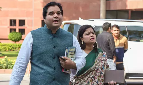 இலவசங்களுக்கு எதிராக கருத்து பிரதமர் மோடிக்கு வருண்காந்தி பதிலடி இலவசங்களுக்கு எதிராக கருத்து பிரதமர் மோடிக்கு வருண்காந்தி பதிலடி