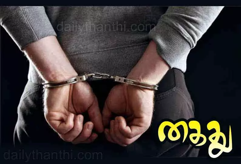 கடற்கரையில் ரகளை; 4 வாலிபர்கள் கைது கடற்கரையில் ரகளை; 4 வாலிபர்கள் கைது