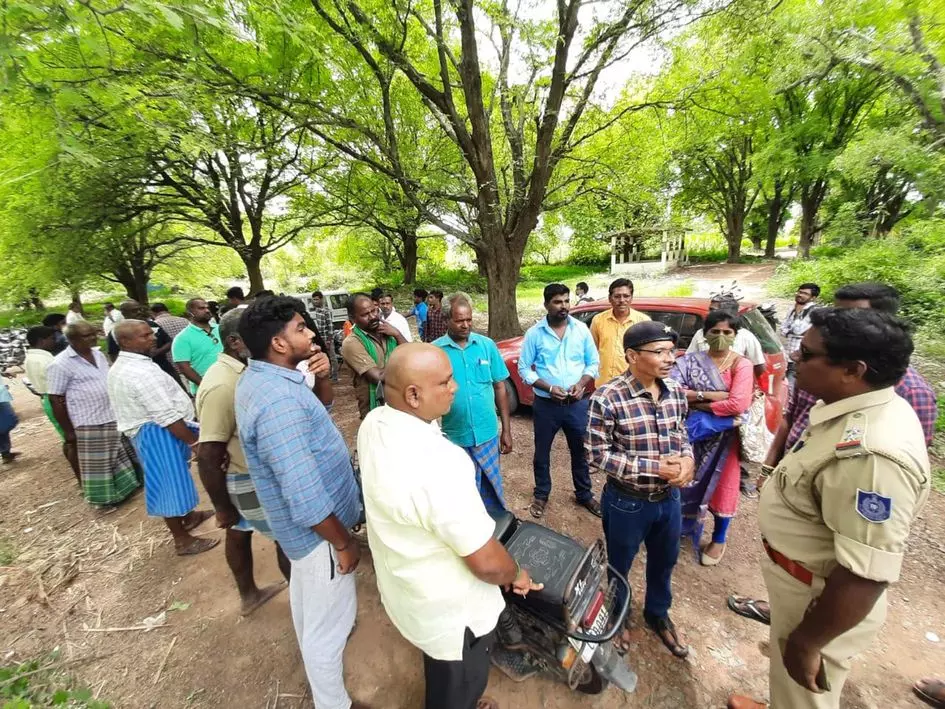 அகழாய்வு பணிக்கு விவசாயிகள் எதிர்ப்பு அகழாய்வு பணிக்கு விவசாயிகள் எதிர்ப்பு