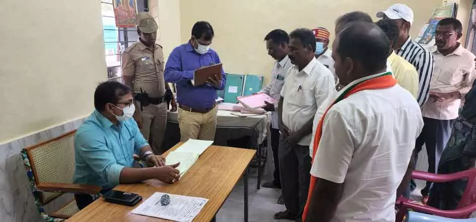 மிட்டூர், மரிமாணிகுப்பம் ஊராட்சிகளில் 100 நாள் திட்ட பதிவேடுகளை கலெக்டர் ஆய்வு மிட்டூர், மரிமாணிகுப்பம் ஊராட்சிகளில் 100 நாள் திட்ட பதிவேடுகளை கலெக்டர் ஆய்வு