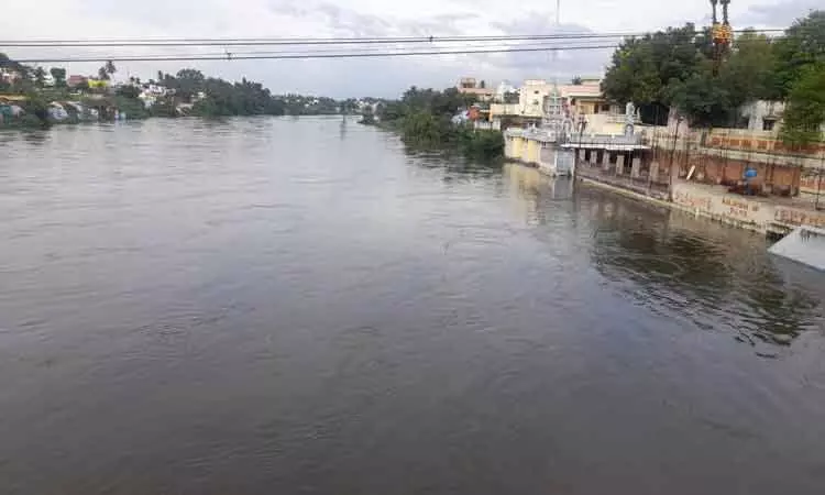 பவானிசாகர் அணையில் தண்ணீர் திறப்பு:  பவானி ஆற்றில் வெள்ளப்பெருக்கு;  வீடுகளை வெள்ளம் சூழ்ந்தது