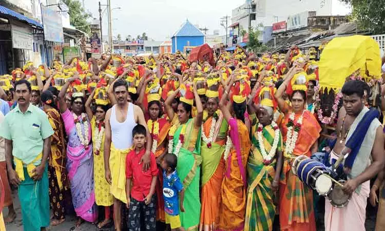 சென்னிமலை முருகன் கோவிலில் பாலாபிஷேக விழா; திரளான பக்தர்கள் திரண்டனர் சென்னிமலை முருகன் கோவிலில் பாலாபிஷேக விழா; திரளான பக்தர்கள் திரண்டனர்