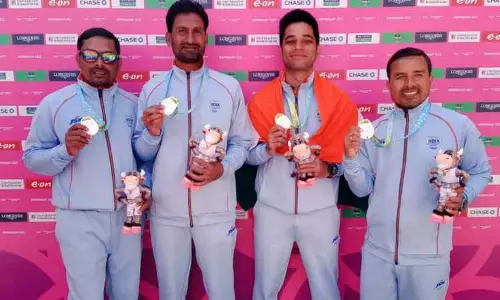 காமன்வெல்த் லான் பவுல்ஸ் போட்டி : இந்திய அணி வெள்ளிப்பதக்கம் வென்றது..! காமன்வெல்த் லான் பவுல்ஸ் போட்டி : இந்திய அணி வெள்ளிப்பதக்கம் வென்றது..!