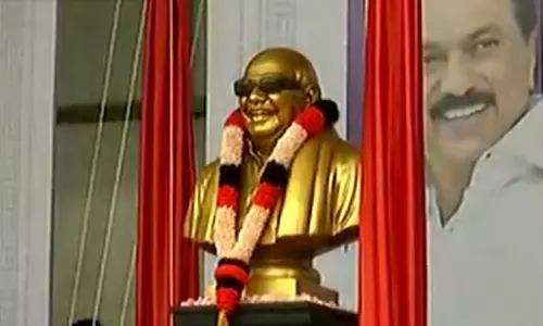 கருணாநிதி சிலை: முதல்-அமைச்சர் மு.க.ஸ்டாலின் திறந்து வைத்தார்...!