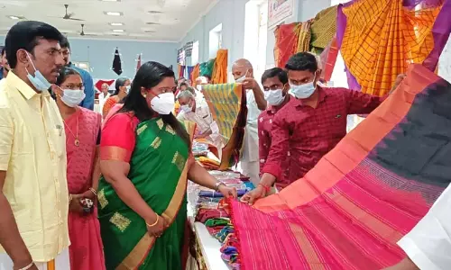 நாமக்கல்லில் கைத்தறித்துறை சார்பில் கைத்தறி கண்காட்சி - கலெக்டர் தொடங்கி வைத்தார்