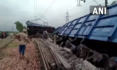 அரியானா ரெயில் நிலையம் அருகே சரக்கு ரெயில் தடம் புரண்டது அரியானா ரெயில் நிலையம் அருகே சரக்கு ரெயில் தடம் புரண்டது