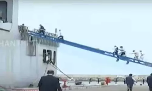 முதல் முறையாக பழுதுபார்ப்பதற்காக தமிழகம் வந்த அமெரிக்க கடற்படை கப்பல் முதல் முறையாக பழுதுபார்ப்பதற்காக தமிழகம் வந்த அமெரிக்க கடற்படை கப்பல்