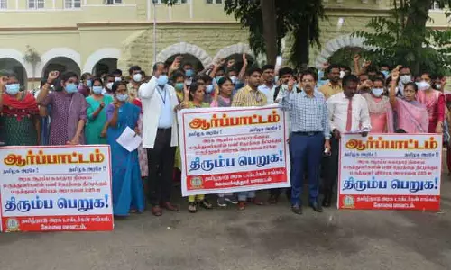 கோவை அரசு டாக்டர்கள் ஆர்ப்பாட்டம்