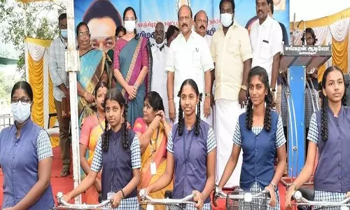 அரசு பெண்கள் மேல்நிலை பள்ளியில் 343 மாணவிகளுக்கு விலையில்லா சைக்கிள்கள்