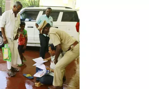 விவசாயி குடும்பத்தினர் திடீர் தர்ணா