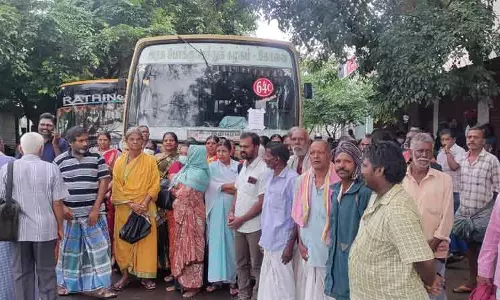 6 பஸ்களை சிறைபிடித்த கிராம மக்கள்