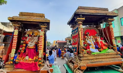ராமேசுவரம் கோவிலில் இருந்து சுவாமி-அம்பாள் மறுவீடு சென்றனர் ராமேசுவரம் கோவிலில் இருந்து சுவாமி-அம்பாள் மறுவீடு சென்றனர்
