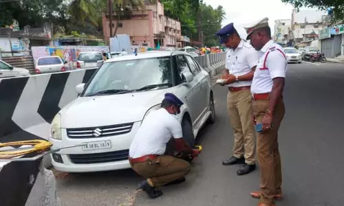 போக்குவரத்து விதிமீறிய 10 வாகனங்களுக்கு பூட்டு