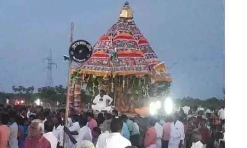 முத்துமாரியம்மன் கோவில் தேரோட்டம்