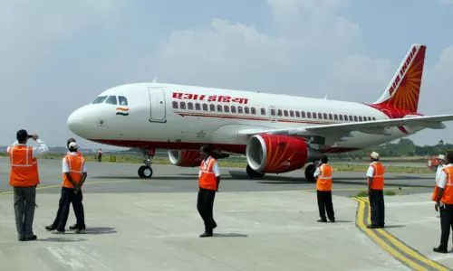 அடுத்த 2 ஆண்டுகளில் விமான போக்குவரத்து துறையில் ஒரு லட்சம் பேருக்கு வேலை - மத்திய அரசு தகவல்