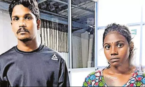 கொச்சி அருகே போதை மாத்திரைகளை விற்ற பெண் உள்பட 2 பேர் கைது கொச்சி அருகே போதை மாத்திரைகளை விற்ற பெண் உள்பட 2 பேர் கைது