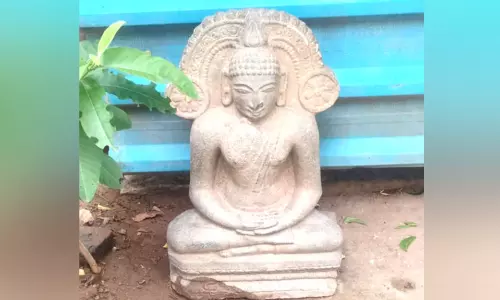 பள்ளிக்கூடம் கட்ட பள்ளம் தோண்டும் போது புத்தர் சிலை கண்டெடுப்பு