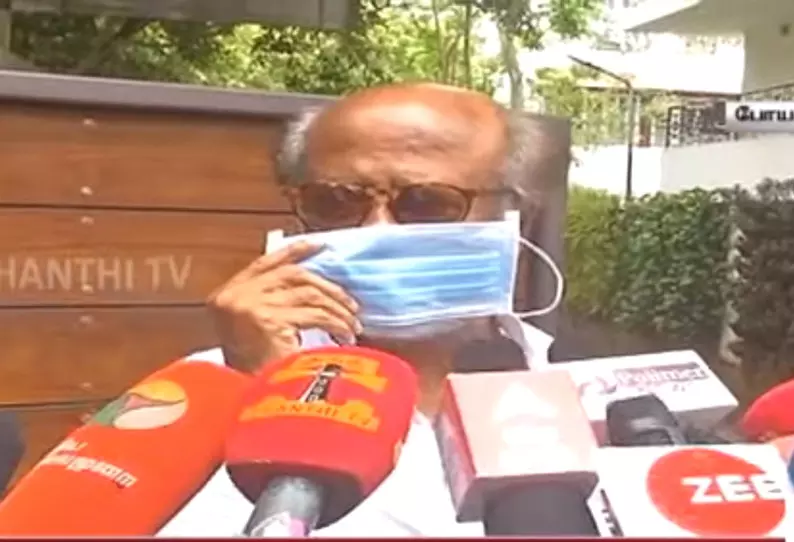 கவர்னருடன் அரசியல் குறித்தும் பேசினேன்,ஆனால் அதைப் பற்றி உங்களிடம் சொல்ல முடியாது...!- ரஜினிகாந்த் கவர்னருடன் அரசியல் குறித்தும் பேசினேன்,ஆனால் அதைப் பற்றி உங்களிடம் சொல்ல முடியாது...!- ரஜினிகாந்த்