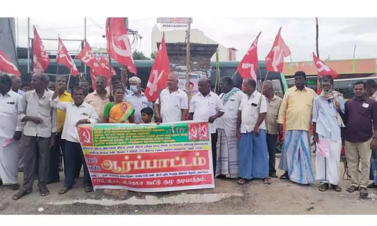 விவசாய தொழிலாளர் சங்கத்தினர் ஆர்ப்பாட்டம்