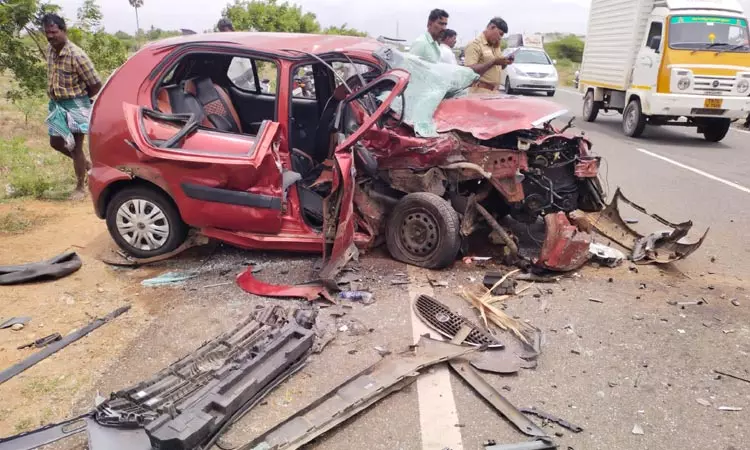 நெல்லை: மானூர் அருகே இரு கார்கள் நேருக்கு நேர் மோதி விபத்து - ஒருவர் பலி