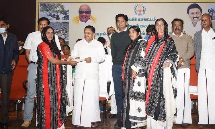 பழங்குடியின மக்கள் தங்களது குழந்தைகளை கட்டாயம் பள்ளிகளுக்கு அனுப்ப வேண்டும் - வனத்துறை அமைச்சர்