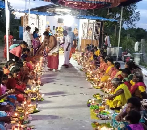 செம்பொன் ஜோதிநாதர் கோவிலில் விளக்கு பூஜை