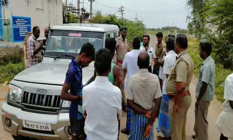 ஊராட்சி மன்ற அலுவலகத்தை இடம் மாற்ற பொதுமக்கள் எதிர்ப்பு