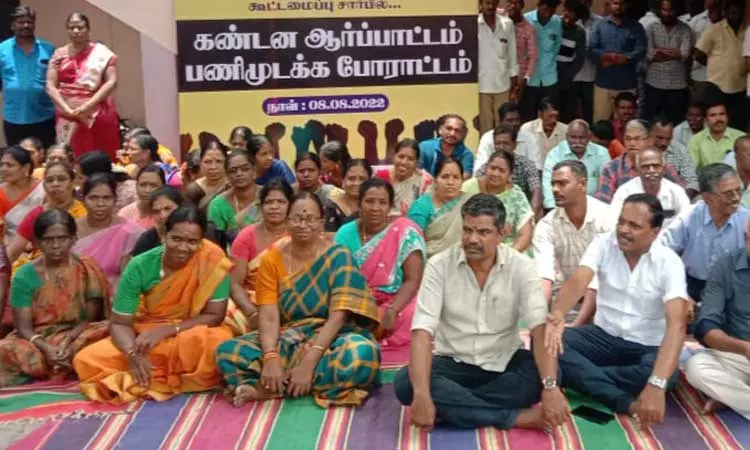 மின்வாரிய அனைத்து தொழிற்சங்க கூட்டமைப்பினர் உள்ளிருப்பு போராட்டம் மின்வாரிய அனைத்து தொழிற்சங்க கூட்டமைப்பினர் உள்ளிருப்பு போராட்டம்