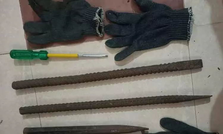 ஆயுதங்களுடன் 5 கொள்ளையர்கள்  கைது; 108 பவுன் நகைகள் பறிமுதல்