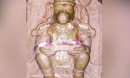 வித்தியாசமான சிற்பம் வித்தியாசமான சிற்பம்