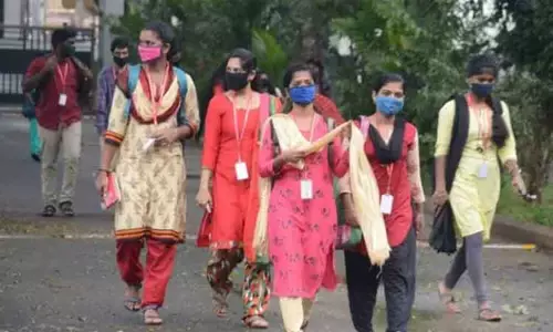 மாணவிகளுக்கு மாதம் ரூ.1,000 நிதியுதவி வழங்கும் திட்டம் குறித்த வழிகாட்டுதல்கள் - தமிழக அரசு வெளியீடு