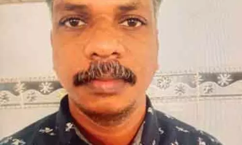 ஓடும் ரெயிலில் இருந்து குதித்து கேரள கைதி தப்பி ஓட்டம்