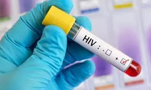 இதுதான் உண்மை காதலா..? எய்ட்ஸ் நோயாளி காதலனின் ரத்தத்தை தனது உடம்பில் செலுத்திய 15 வயது சிறுமி!