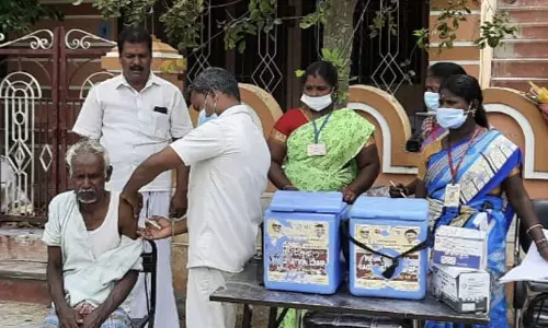 கொரோனா தடுப்பூசி சிறப்பு முகாம் கொரோனா தடுப்பூசி சிறப்பு முகாம்